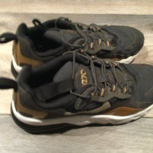 Nike Air 70 Gold and Black Sneakers